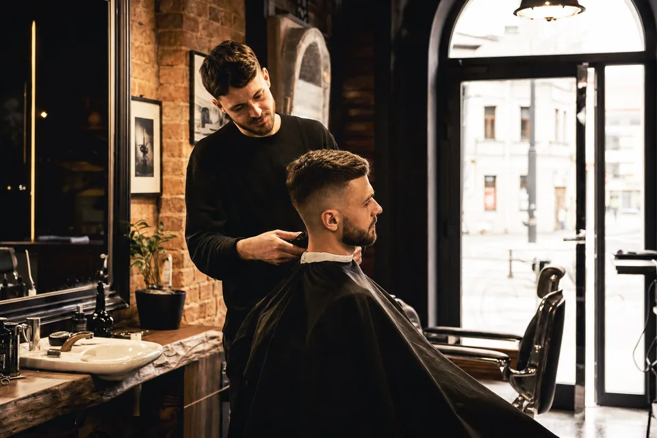 Barber Kraków przy Dietla 80/82: jak zaplanować wizytę na Kazimierzu bez tracenia czasu w mieście